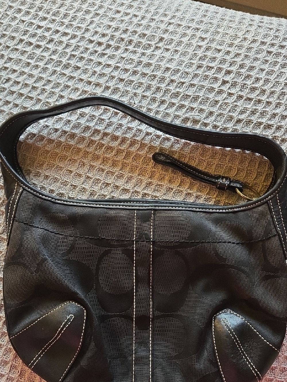Classic Black Logo-Pattern Shoulder Bag